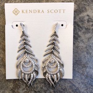 Kendra wedding earrings EUC!